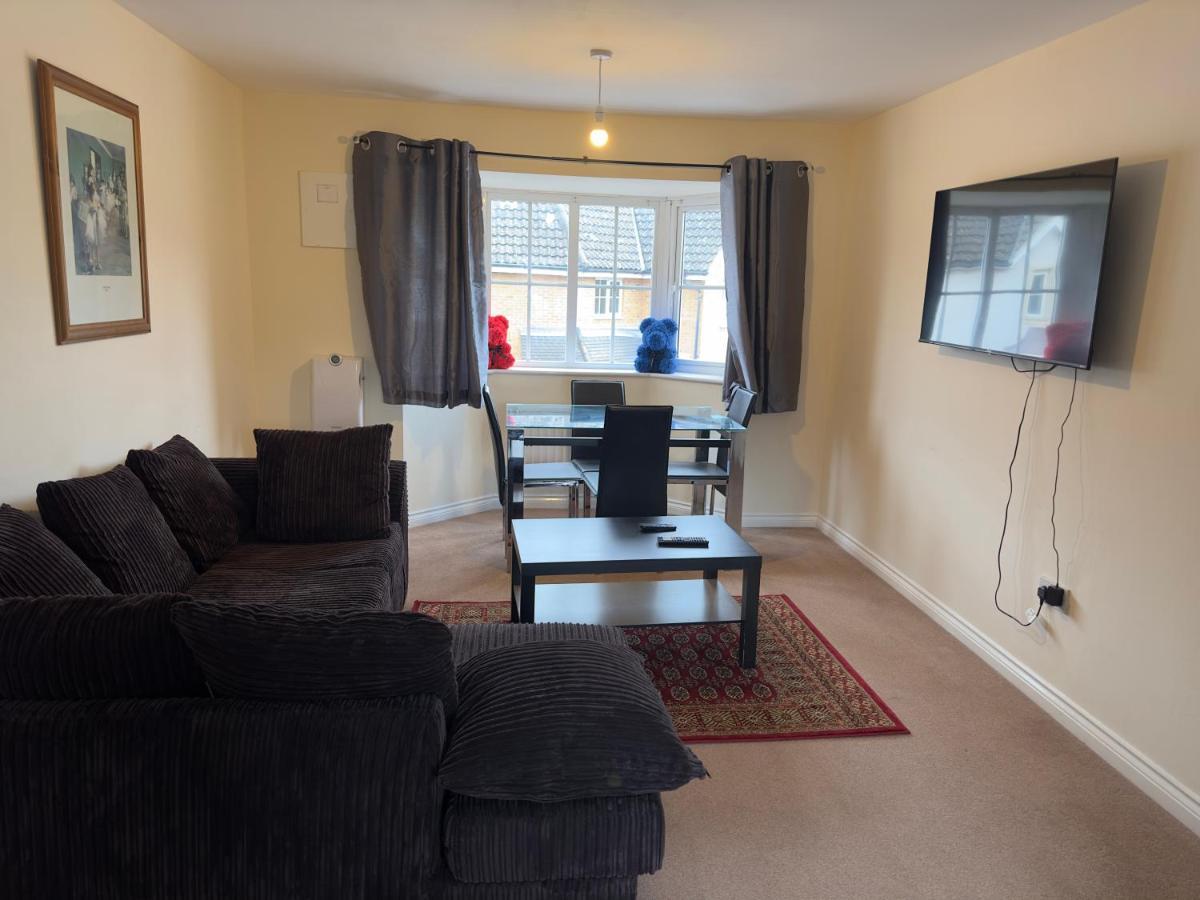 Lovely 2 Bedroom Family Holiday Home Thamesmead  Exteriér fotografie