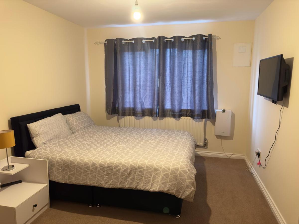 Lovely 2 Bedroom Family Holiday Home Thamesmead  Exteriér fotografie