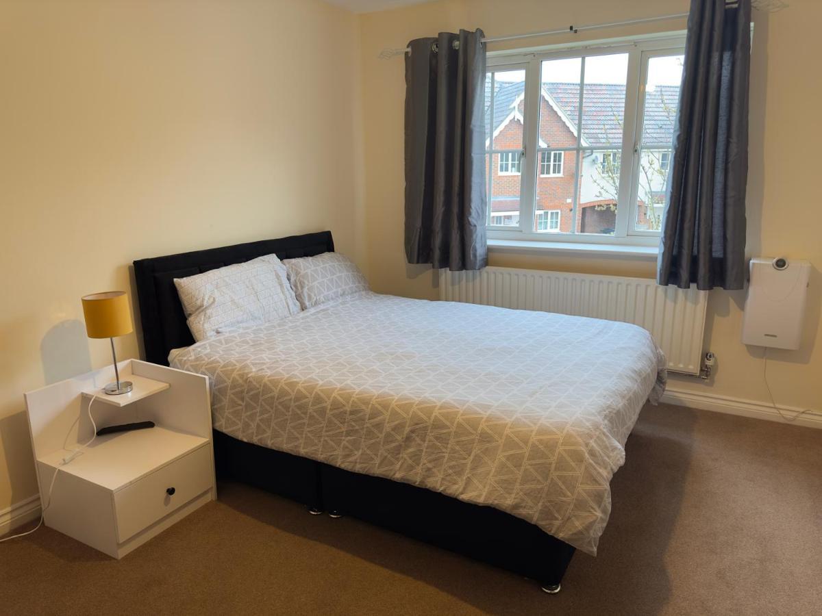 Lovely 2 Bedroom Family Holiday Home Thamesmead  Exteriér fotografie